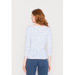 Kobiety T SHIRT TOP | Marks & Spencer SLASH FITTED - Bluzka z długim rękawem - white mix/biały - UI29550