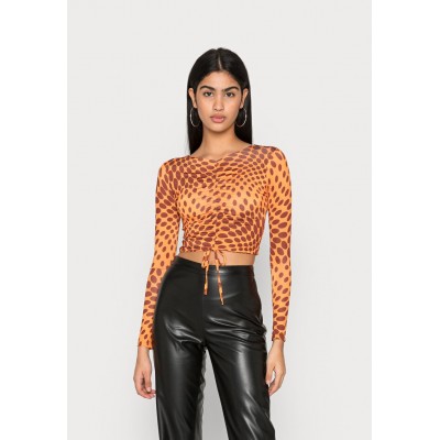 Kobiety T_SHIRT_TOP | Missguided SPOTTED RUCHED FRONT TIE UP TOP - Bluzka z długim rękawem - orange/pomarańczowy - VF79103