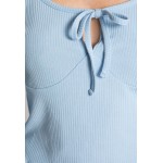 Kobiety T SHIRT TOP | NA-KD PAMELA REIF x NA-KD - TIE DETAIL - Bluzka z długim rękawem - dusty blue/niebieski - LB21930