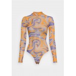 Kobiety T SHIRT TOP | Nly by Nelly TURTLENECK BODY - Bluzka z długim rękawem - purple/orange print/fioletowy - FT25038