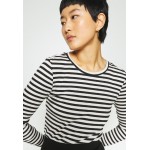 Kobiety T SHIRT TOP | Selected Femme SLFANNA CREW NECK TEE - Bluzka z długim rękawem - black/snow white stripes/jasnobrązowy - BL37818