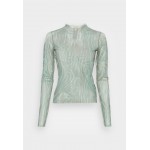 Kobiety T SHIRT TOP | Weekday LINE PRINTED LONGSLEEVE - Bluzka z długim rękawem - turquoise paint/zielony - DD52659